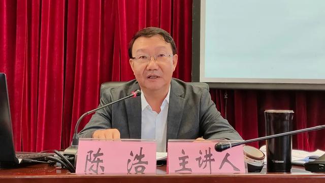 讲座邀请昆明市民族宗教委组成员、副主任陈浩作专题讲座。