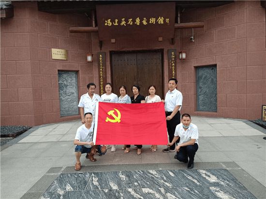 仁寿县文林镇卫生院支部委员会参观红色教育基地，夯实史学习教育